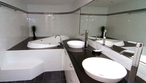 Victoria Square Luxury Apartments - Darwin Holiday 2