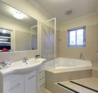 Comfort Inn And Suites Georgian Albury - Darwin Holiday