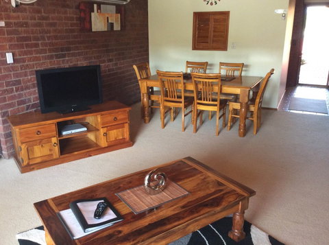 Cleveland Visitor Villas Motel & Shailer Park Garden Villas - Darwin Holiday 0