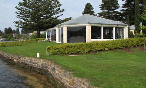 The Douglas - Darwin Holiday 1