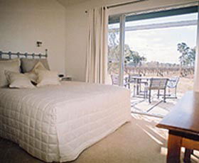 Tinnies At Back Creek Vineyard - Darwin Holiday 0