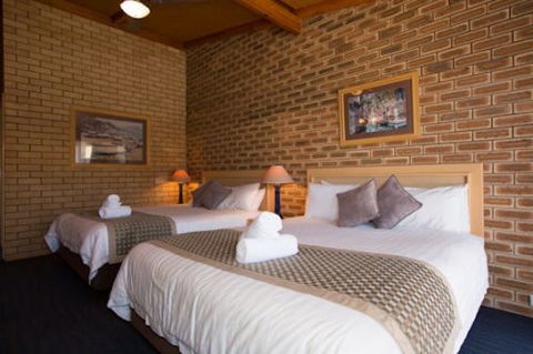 The Town House Motor Inn - Sundowner Goondiwindi - Darwin Holiday 0