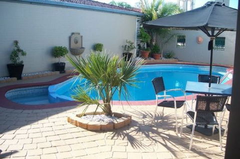 The Town House Motor Inn - Sundowner Goondiwindi - Darwin Holiday 1