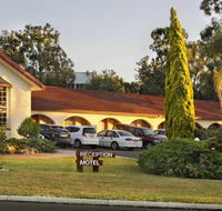 McNevins Warwick Motel amp Gunyah Restaurant - Darwin Holiday