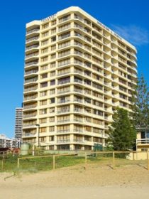 Breakers North Beachfront Apartments - Darwin Holiday 1