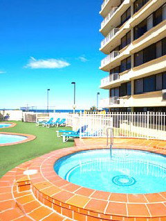 Breakers North Beachfront Apartments - Darwin Holiday 5