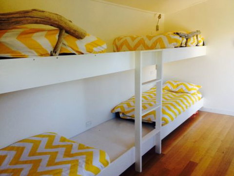 Greens Beach Cottage - Darwin Holiday 9