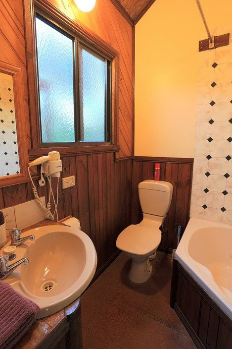 Stanley Lakeside Spa Cabins - Darwin Holiday 3