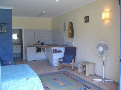 Windsurfer Beach Chalets - Darwin Holiday 4