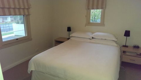 The Little Bird House - Darwin Holiday 6