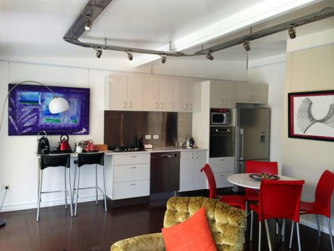 ArtHOUSE Beachfront Accommodation - Darwin Holiday 1