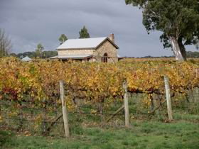 Honeysuckle Rise Country Accommodation - Darwin Holiday 0