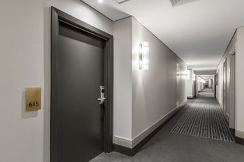 Radisson Blu Plaza Hotel Sydney - Darwin Holiday 11