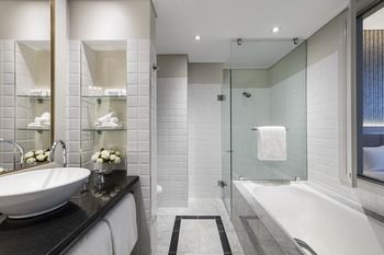 Radisson Blu Plaza Hotel Sydney - Darwin Holiday 13