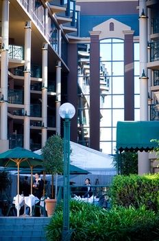 Amora Riverwalk Melbourne - Darwin Holiday 14