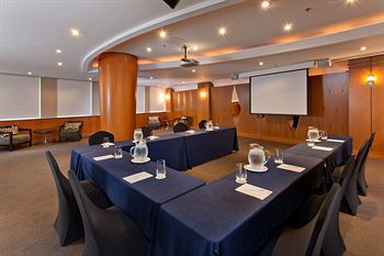 Radisson Hotel & Suites Sydney - Darwin Holiday 4