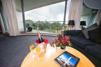 Pullman Quay Grand Sydney Harbour - Darwin Holiday 8