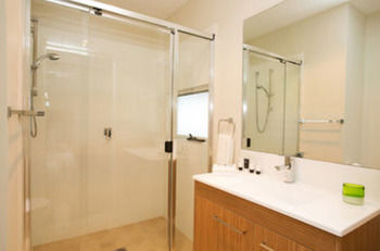 Caves Beachside Hotel - Darwin Holiday 9