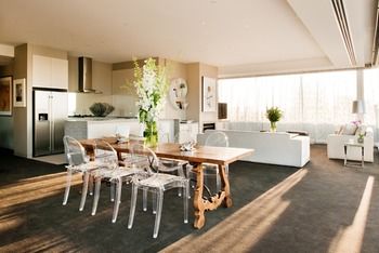 Art Series - The Olsen - Darwin Holiday 16