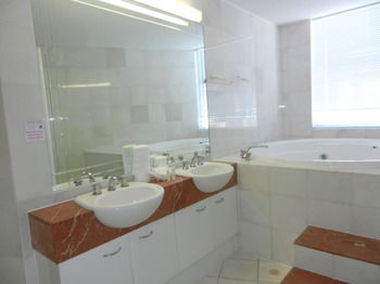 Beachside Resort - Kawana Waters - Darwin Holiday 36