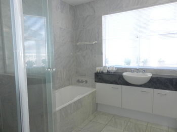 Beachside Resort - Kawana Waters - Darwin Holiday 37