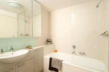 AKOM Docklands - Darwin Holiday 5