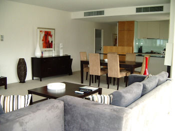 AKOM Docklands - Darwin Holiday 6