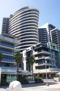 AKOM Docklands - Darwin Holiday 7