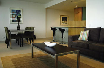 AKOM Docklands - Darwin Holiday 11