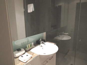 AKOM Docklands - Darwin Holiday 15