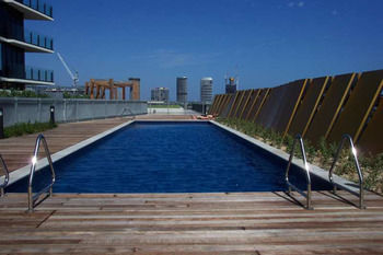 AKOM Docklands - Darwin Holiday 18