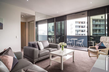 AKOM Docklands - Darwin Holiday 19