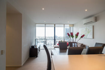 AKOM Docklands - Darwin Holiday 22