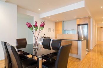 AKOM Docklands - Darwin Holiday 23