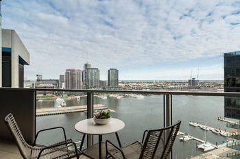 AKOM Docklands - Darwin Holiday 30