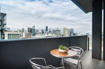 AKOM Docklands - Darwin Holiday 31