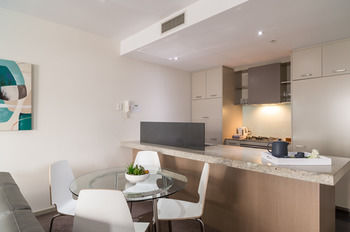 AKOM Docklands - Darwin Holiday 32