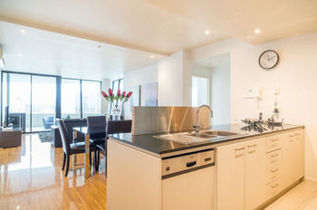 AKOM Docklands - Darwin Holiday 34