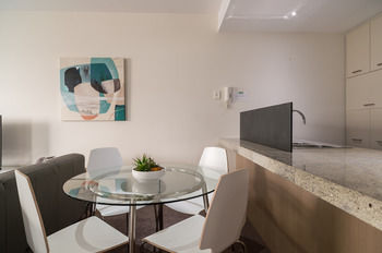 AKOM Docklands - Darwin Holiday 45