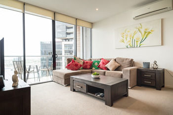 AKOM Docklands - Darwin Holiday 46