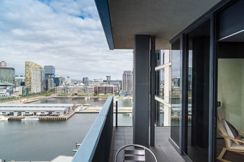 AKOM Docklands - Darwin Holiday 48