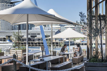 AKOM Docklands - Darwin Holiday 50