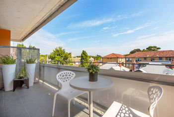 Apartment2c - Gramercy - Darwin Holiday 0