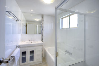 Surf Dance - Darwin Holiday 18