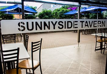 Sunnyside Tavern - Darwin Holiday 10