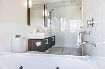 Monaco - Darwin Holiday 21