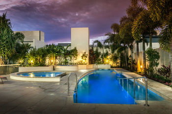 Monaco - Darwin Holiday 29