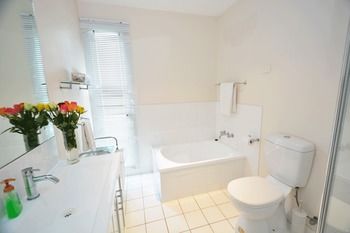 House Of Laurels - Darwin Holiday 58