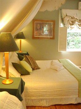 House Of Laurels - Darwin Holiday 22