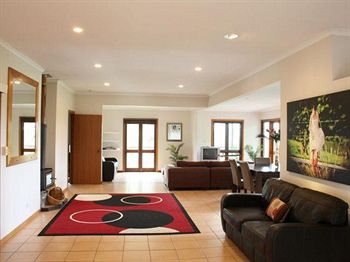 House Of Laurels - Darwin Holiday 32